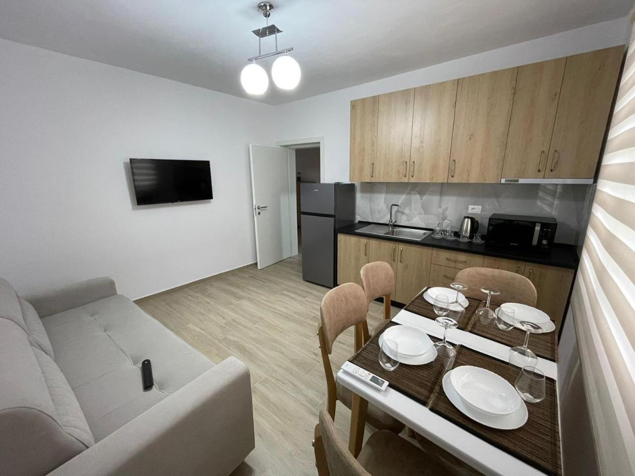 Kevi 's Place * Tirana